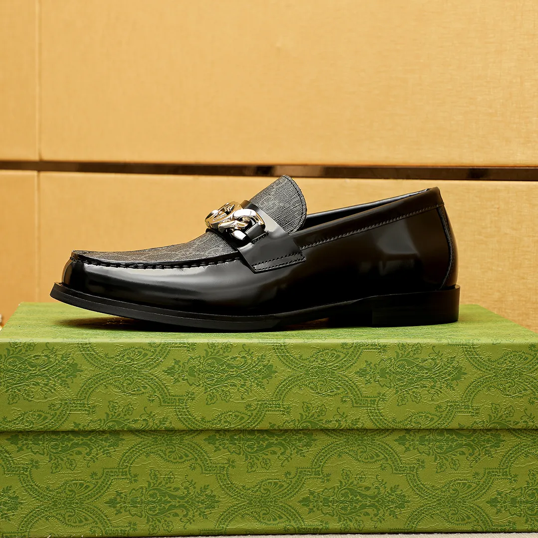 Men's shoes 💰480 💐 Product trademark: GUCCI "Gucci" casual leather shoes Regular size: 38-44 (45.46🉑️customized) Product materials: Selected imported first-layer calfskin embossed upper + luxury hardware buckle, imported water-dyed cowhide leather lining. Strong three-dimensional visual effect, original outsole color: 2 colors available